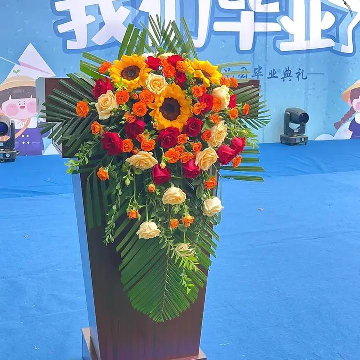 同城精选讲台花鲜花会议布置同城小时达同城配送