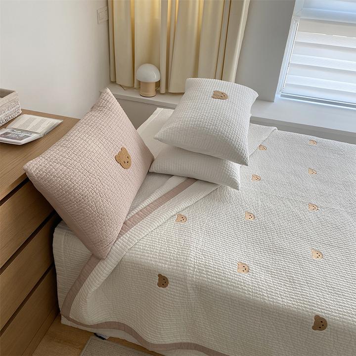 全棉小熊刺绣床盖三件套可水洗四季可用加厚夹棉绗缝床盖枕套床单
