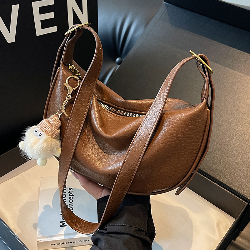 包包女2025新款包包饺子包高级感小众单肩包女时尚百搭斜挎包