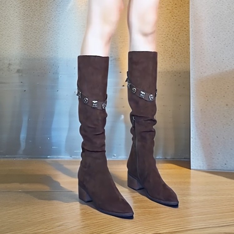 不过膝尖头粗跟长靴女2025秋冬新款堆堆靴金属皮带扣侧拉链中筒靴