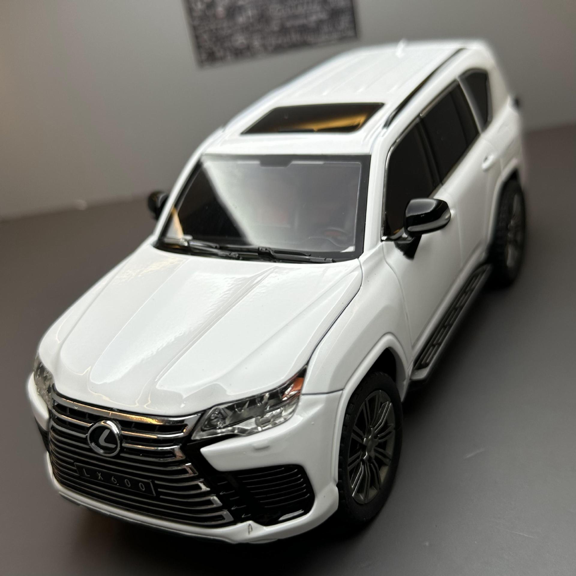 潮玩合金汽车模型1:24雷克萨斯LX600 仿真收藏摆件声光玩具越野车