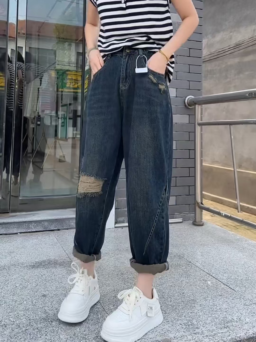 女森说秋季新款假破洞哈伦牛仔裤大码女装胖MM宽松显瘦老爹裤