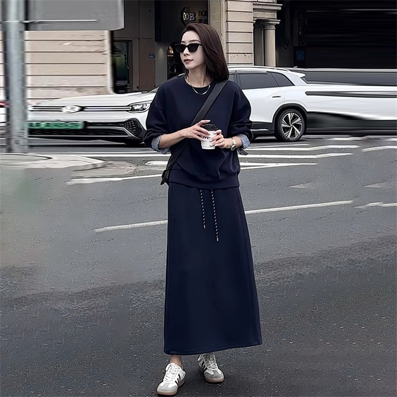 今年流行时尚半身裙套装女秋季新款拼接假两件卫衣遮肉高腰直筒裙