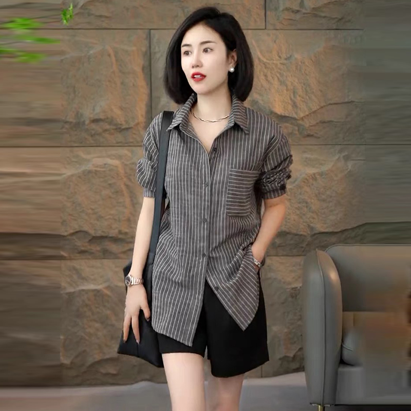 高端大码宽松设计感条纹衬衫春季新品休闲百搭显瘦长袖气质小衫衬