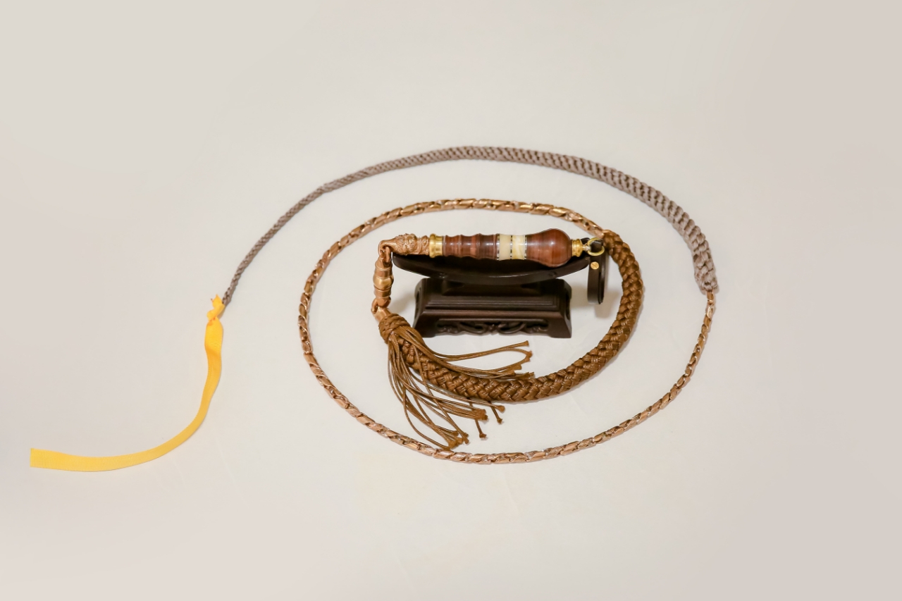 牛皮把手护手鞭，红铜腾龙护手霜