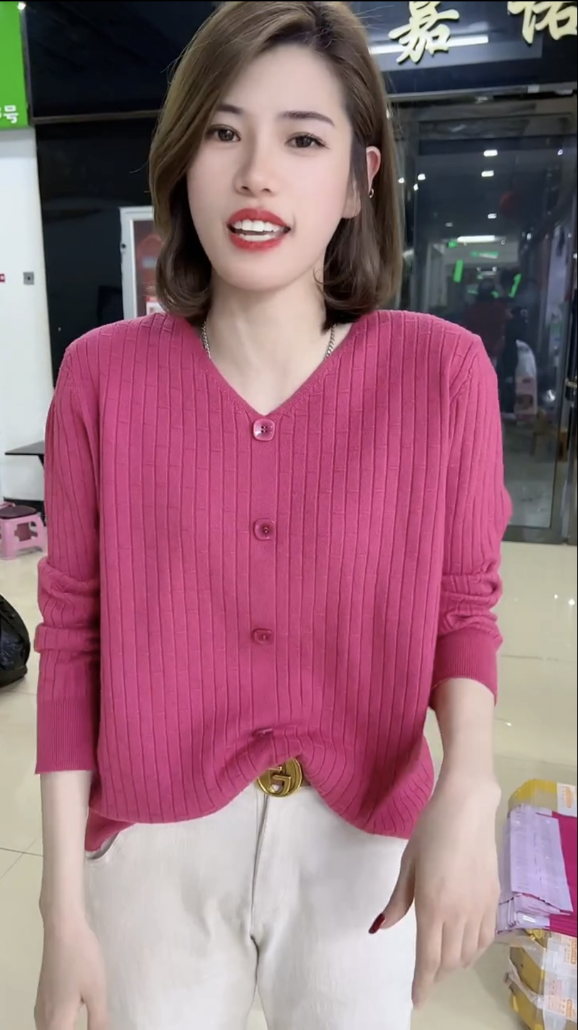 2024春季新款时尚竹节纹薄款针织衫女长袖V领洋气减龄百搭上衣潮