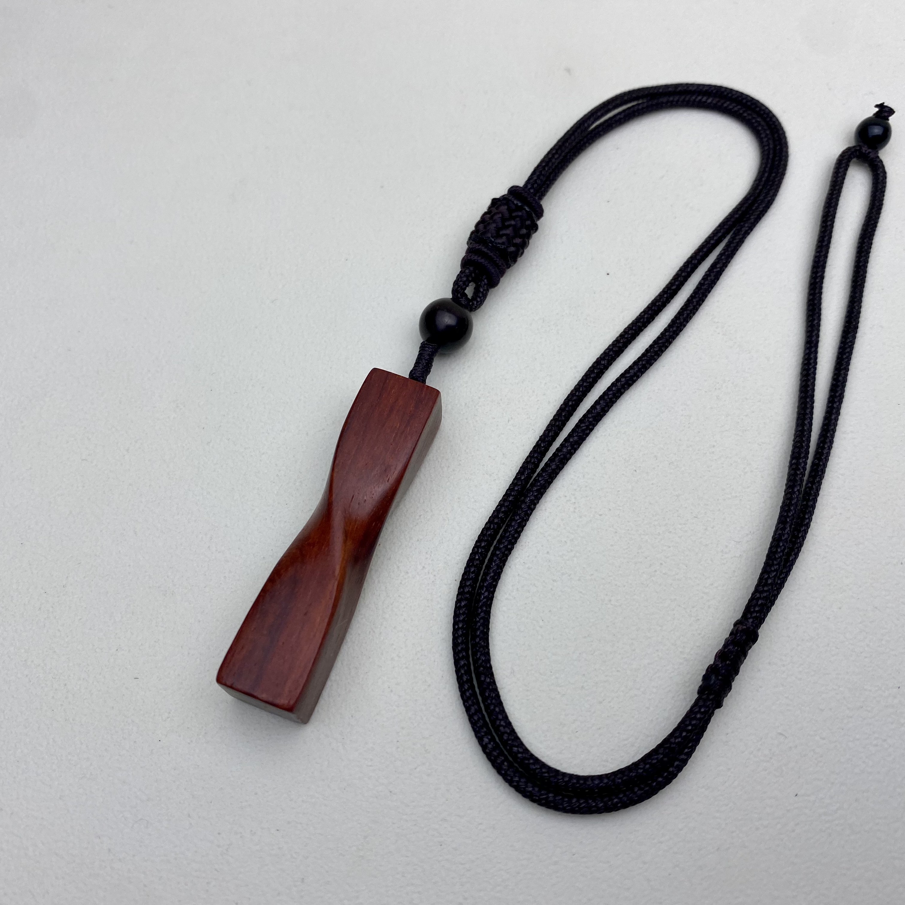 印度小叶紫檀木雕扭转乾坤吊坠传统手工雕刻作品木制工艺品小挂件