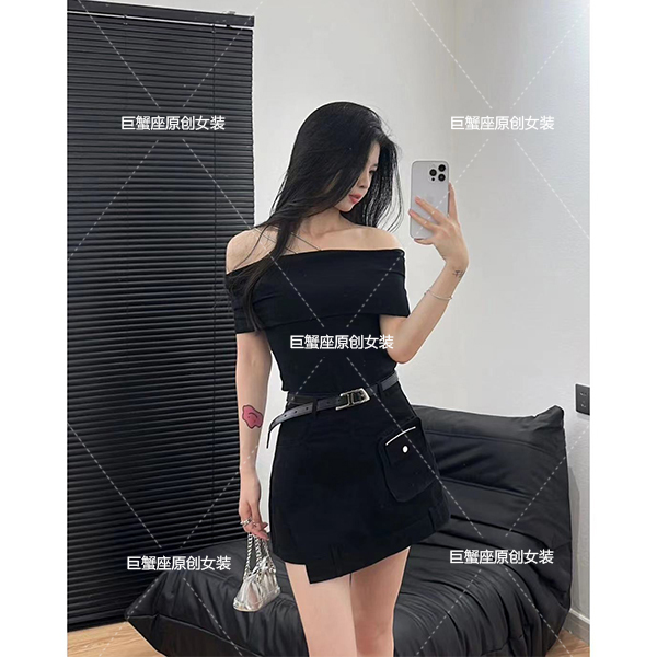 黑色一字短袖露肩上衣女2025夏季新款性感穿搭纯欲辣妹一字肩上衣