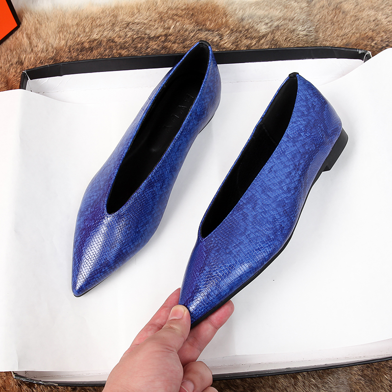 高贵气质女鞋欧美2025新款蛇纹胎牛皮平底鞋V口奶奶鞋尖头单鞋女