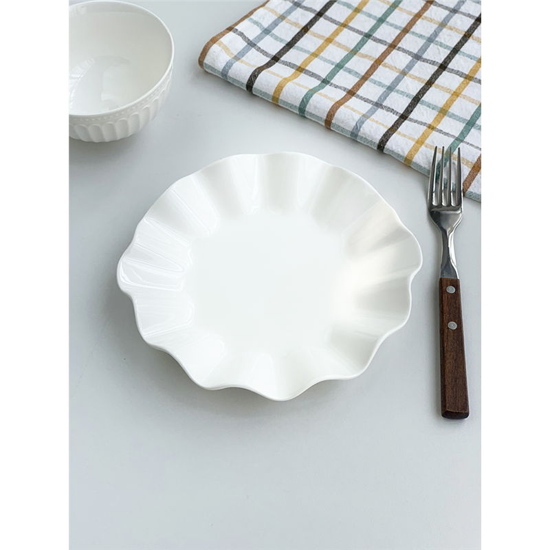 北欧纯白色荷叶餐盘7英寸釉下彩陶瓷家用酒店水果盘点心盘盘子