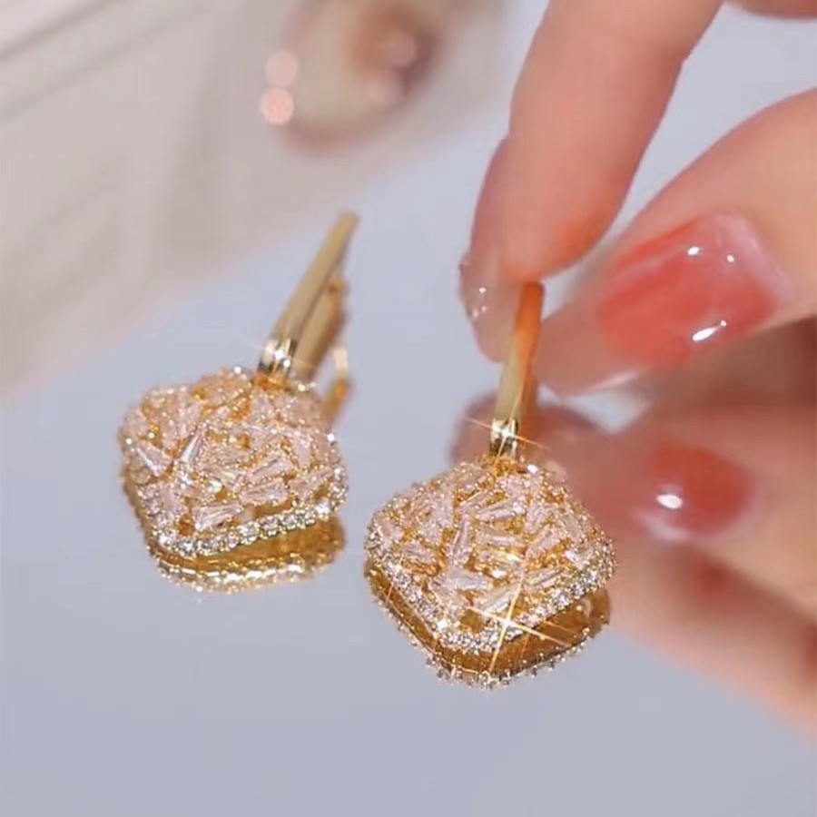 铜合金合成锆石耳饰 法式复古轻奢设计师款女演绎气质魅力耳环91