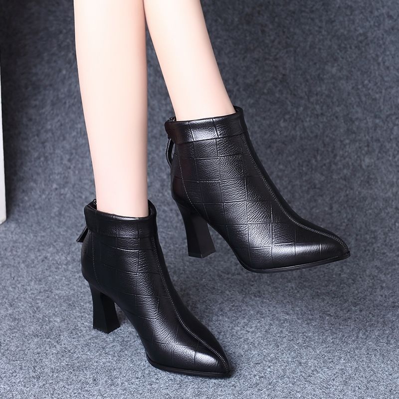 尖头短靴女小个子显瘦软皮高跟单靴秋冬百搭防滑加绒马丁靴裸靴