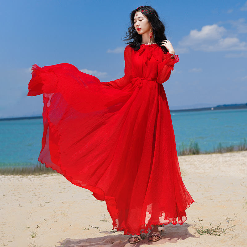 海边三亚沙漠旅游连衣裙女沙滩海边度假裙红色长裙大码拍照红裙