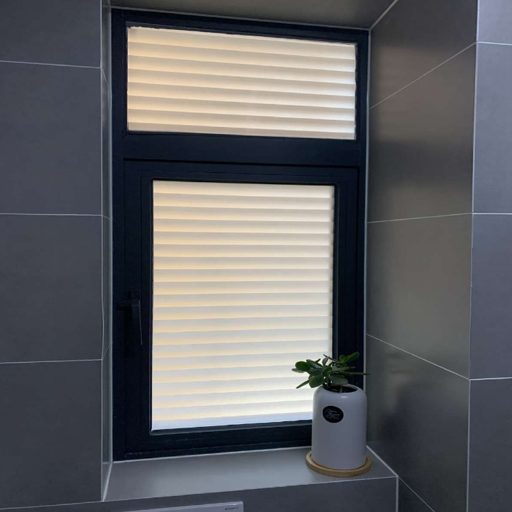 晚上开灯不透人的玻璃贴纸卫生间浴室防偷窥遮走光不透明自粘贴膜