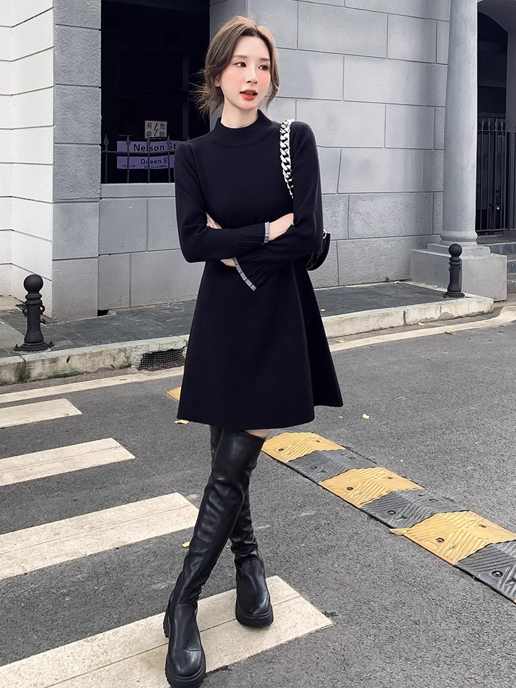 秋冬季内搭半高领针织连衣裙女打底小黑裙小个子中长款a字毛衣裙