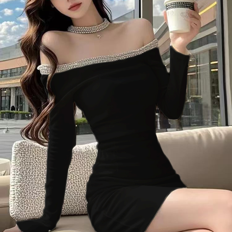 秋季新款纯欲辣妹风长袖连衣裙复古一字肩性感包臀裙修身小黑裙女