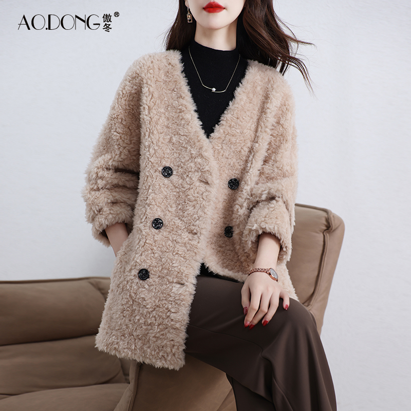 2024新款海宁颗粒绒皮草外套女中长款v领一体保暖羊羔毛大衣冬季
