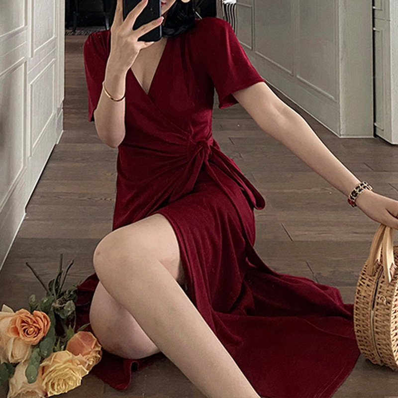 大码法式高级感v领连衣裙女酒红色夏季新款韩版高腰开叉长裙胖mm