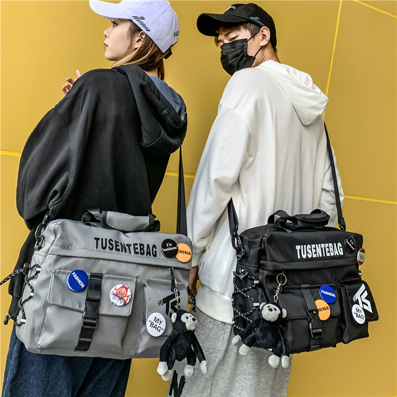 斜挎包男日系大容量邮差包男士男生包包运动款单肩包学生个性