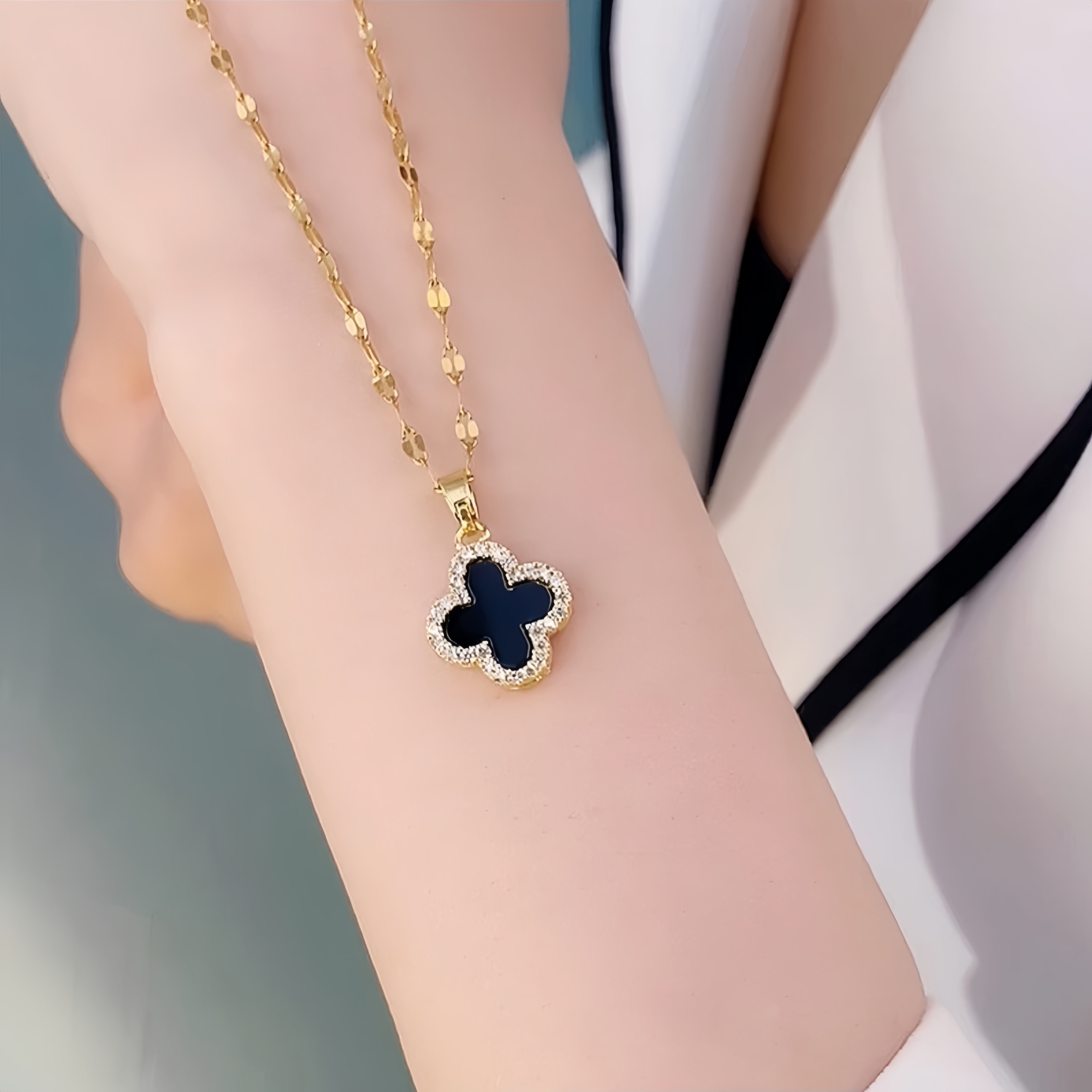 钛钢项链 黑白双面两戴四叶花项链女气质轻奢闪亮百搭坠链锁骨链