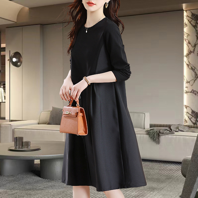 时尚黑色气质连衣裙2025早秋新款大码宽松休闲显瘦洋气减龄裙子女