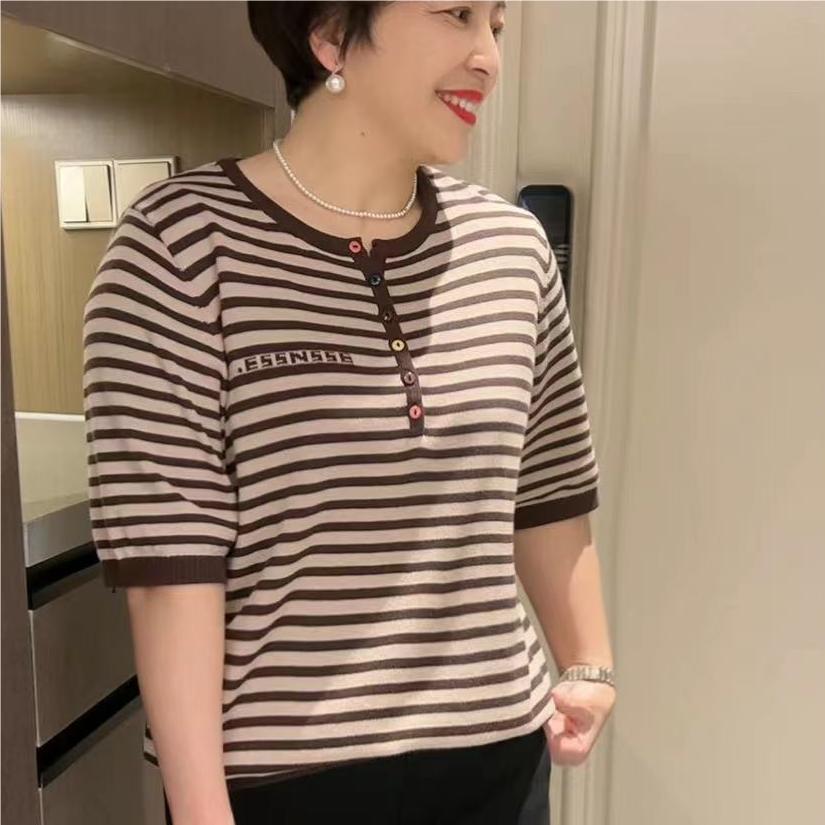 8032圆领横条纹彩扣针织衫