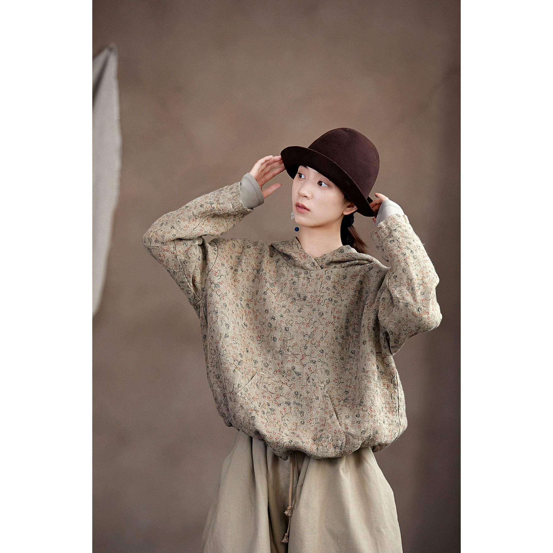 经典文艺原创秋锦色雨露麻纺纱工艺休闲宽松小众碎花女连帽外套