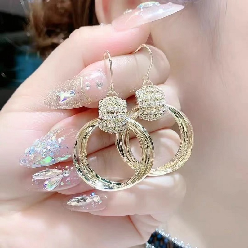 锌合金耳饰 女士新款网红耳饰气质女神高档时尚耳圈显白圆圈耳环