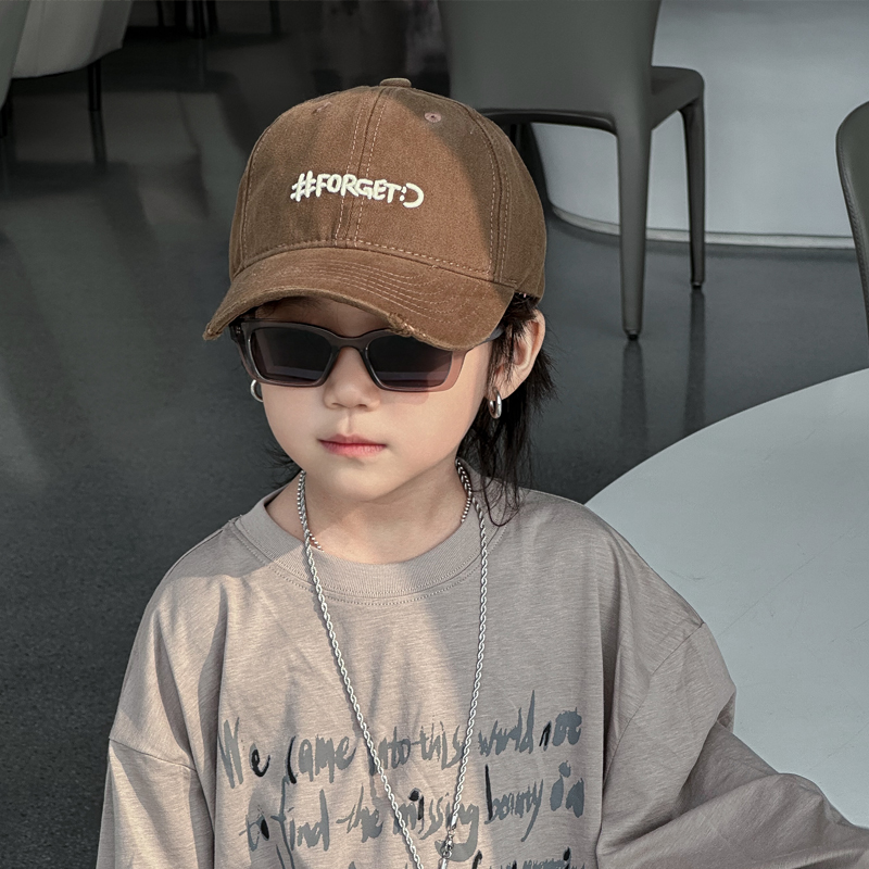 儿童棒球帽遮阳男童女孩大檐字母时尚休闲帽子2025新款宝宝鸭舌帽