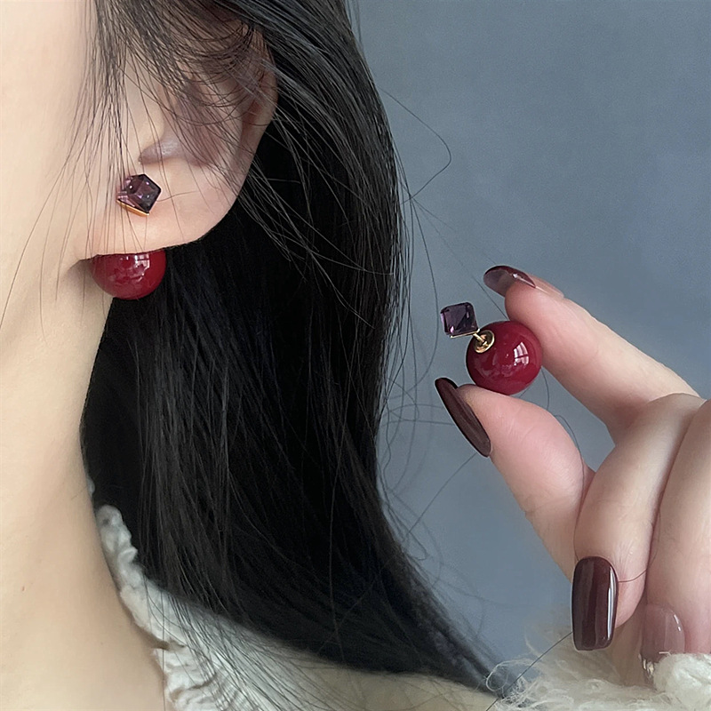 铜合金耳饰 复古珠珠镶锆耳钉酒红几何耳饰百搭精致日常通勤耳环