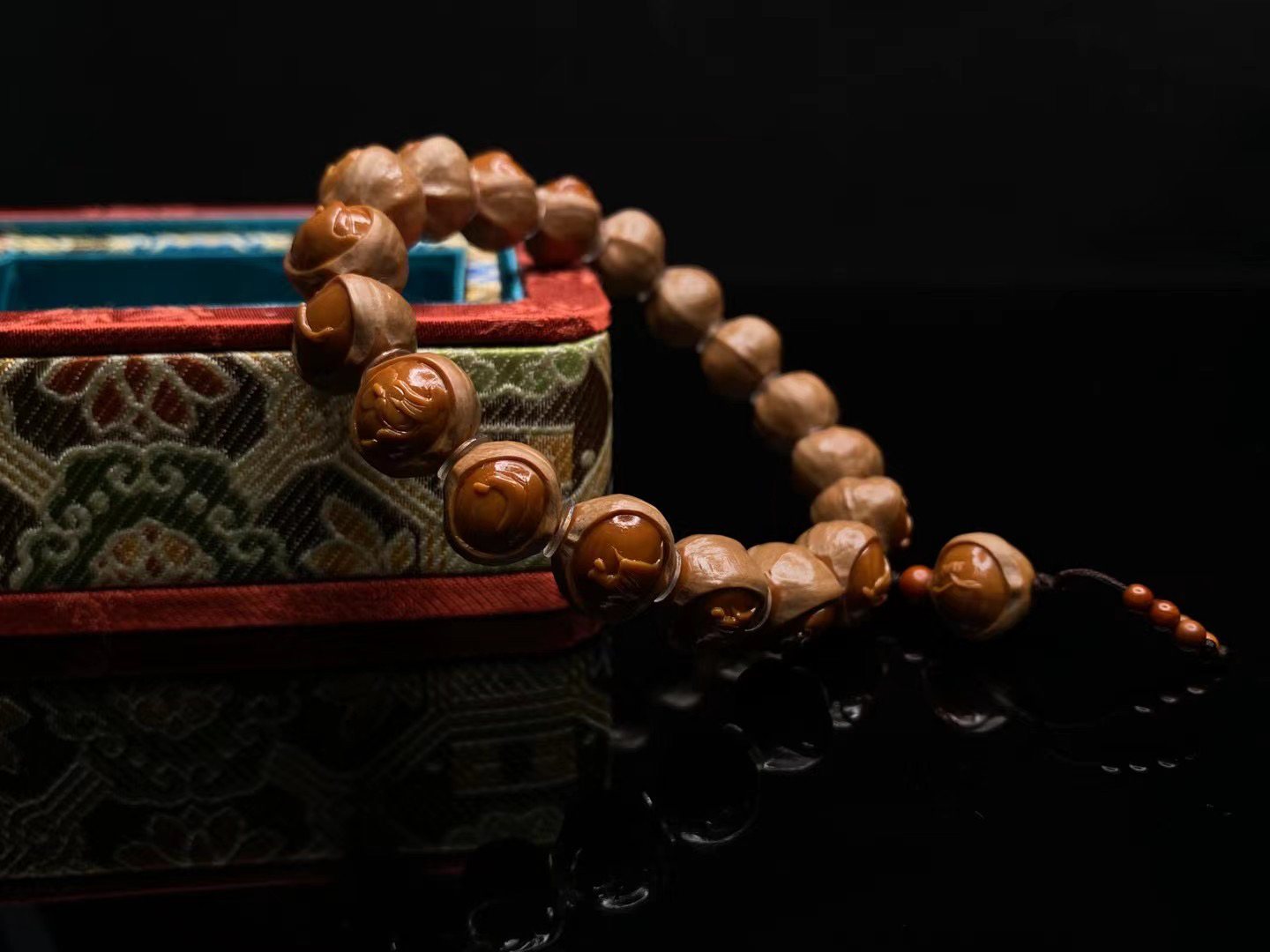 【范道竹核雕艺术】小籽无相佛.嵌式设计尺寸1.2*1.2cm/szgw0205024