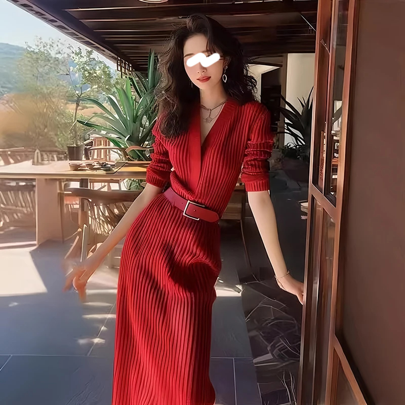 2025年春季新款针织裙内搭女V领坑条显瘦长袖法式红色复古毛衣裙