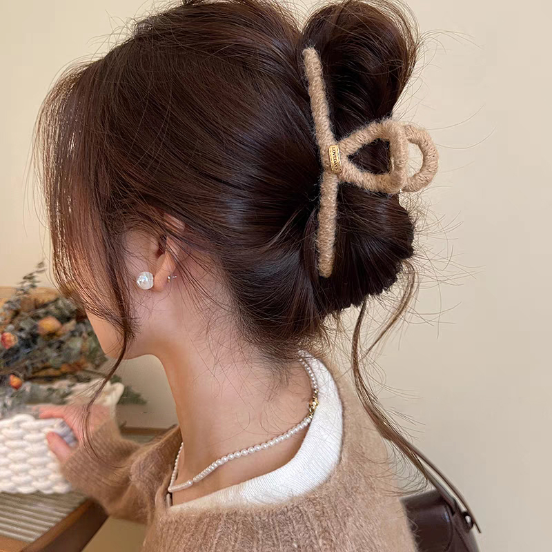 秋冬高级感毛线抓夹2024新款发夹头饰后脑勺简约盘发鲨鱼夹子发卡