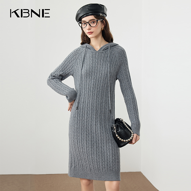 KBNE裙子女款爆款2025新款秋冬时尚连帽针织打底长袖宽松连衣裙