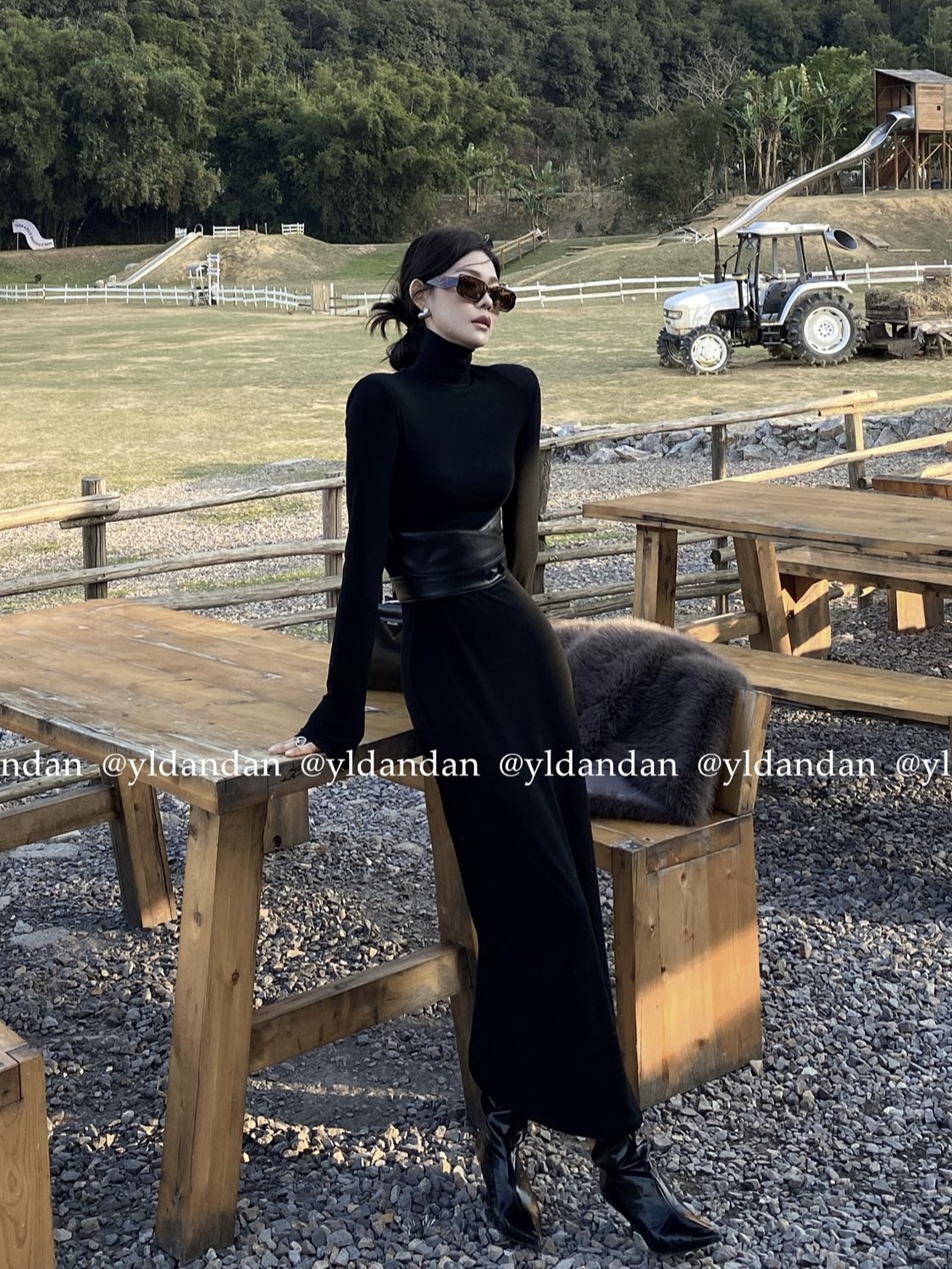 御姐半高领黑色秋冬高级感收腰塑腰性感包臀长裙百搭显瘦连衣裙女