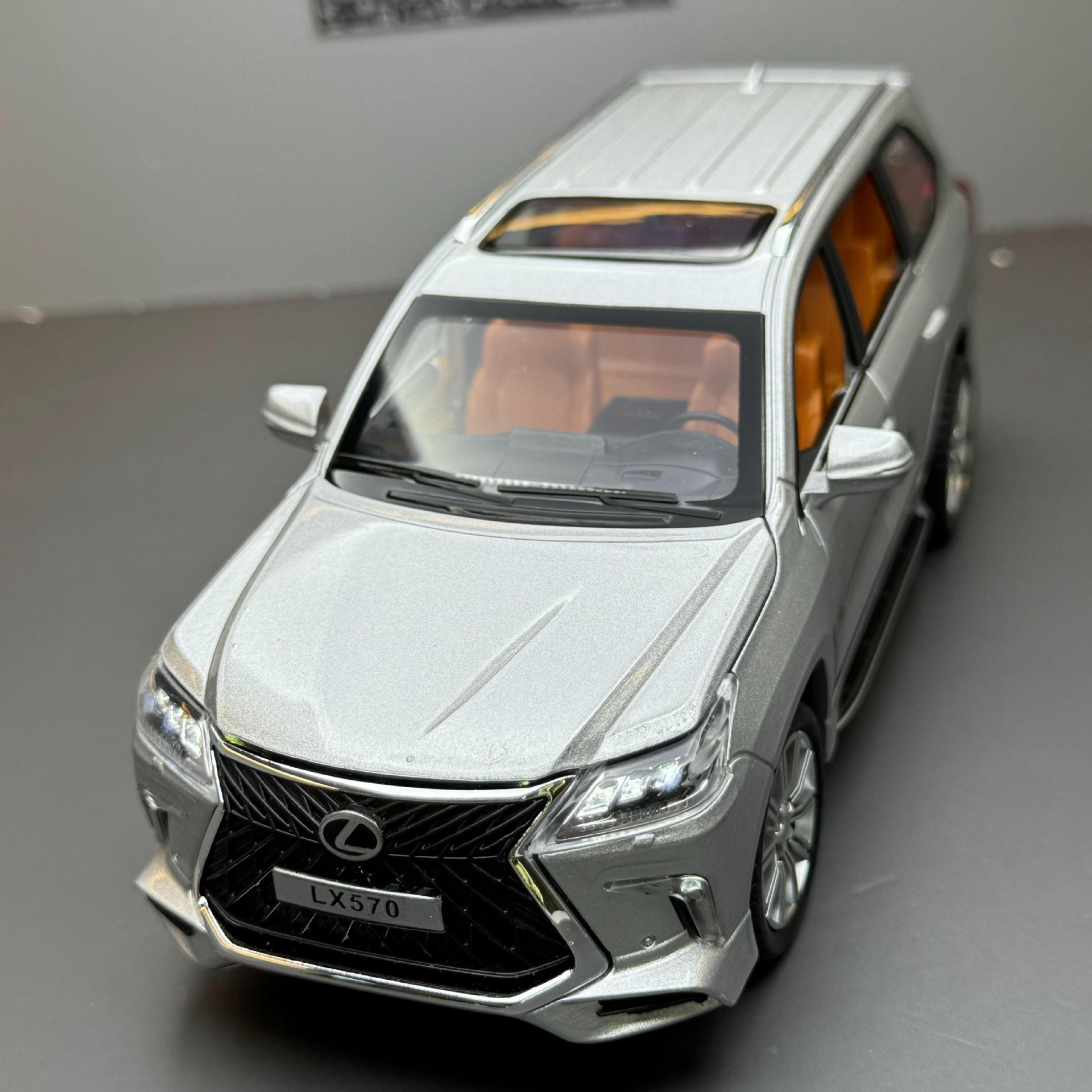 潮玩合金汽车模型1:24雷克萨斯LX570 灯光音效回力男孩玩具越野车