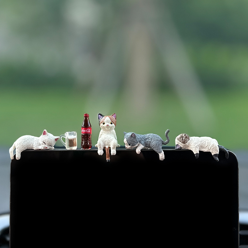 汽车中控屏幕车载趴趴摆件治愈系车内装饰品女神可爱车载小猫公仔