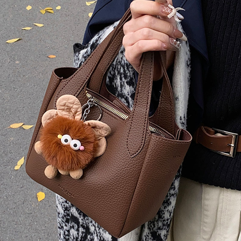 ins潮流时尚手提水桶小包女士2025简约百搭高级感休闲单肩斜挎包