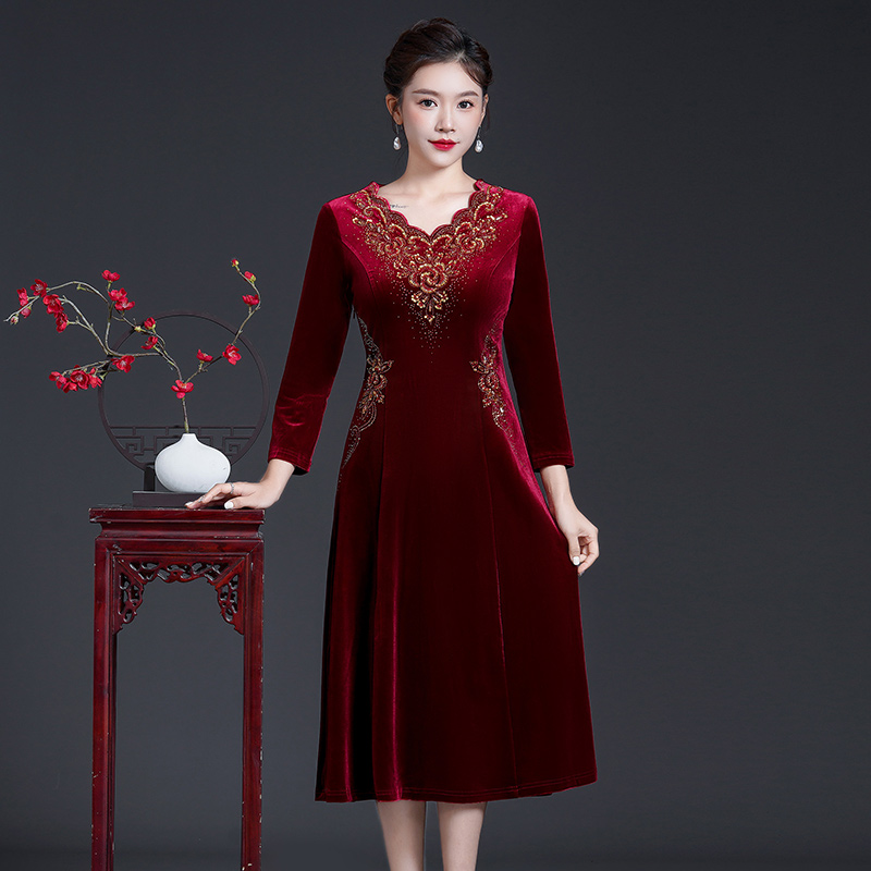 2023年秋季新款喜婆婆婚礼服妈妈装大码洋气高贵气质金丝绒中长款