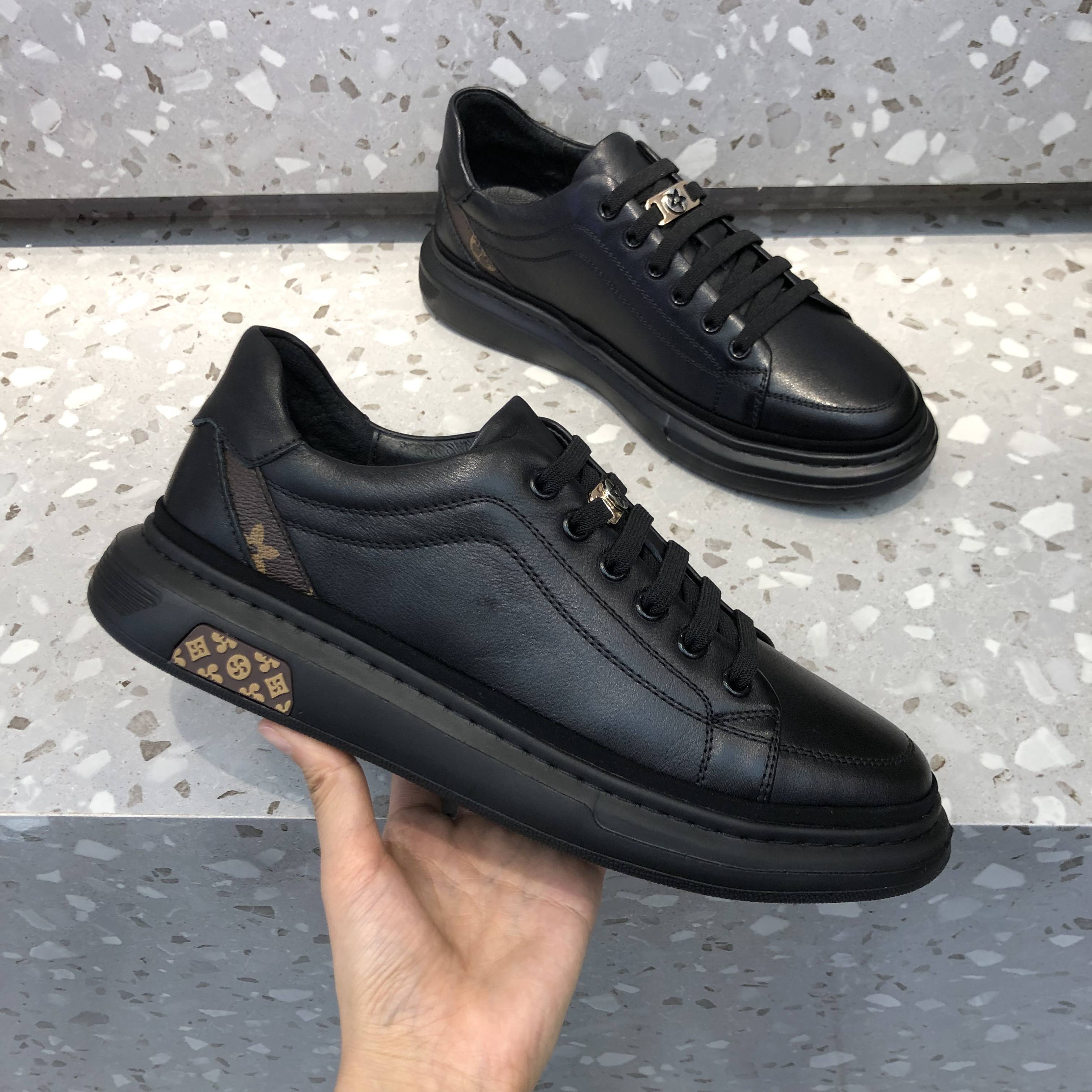 黑色板鞋休闲款男士运动鞋男款圆头运动鞋真皮春季百搭舒适潮鞋