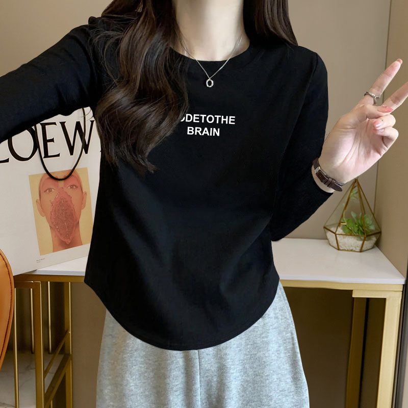初秋新款圆弧下摆印花长袖T恤女士韩版设计感修身显瘦打底衫内搭