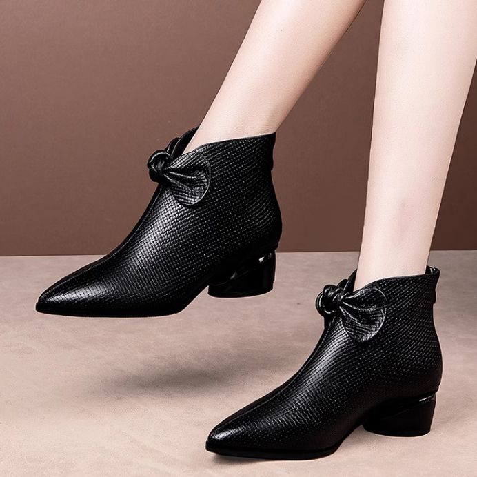 2025秋冬新款尖头中跟短靴女粗跟真皮短筒踝靴时尚蝴蝶结大码女靴