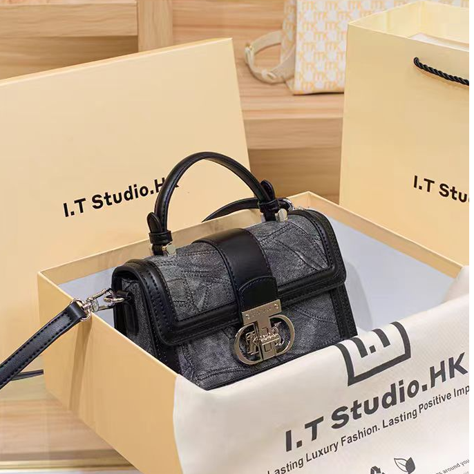 香港轻奢牛皮女包女2024新款秋冬高级感百搭单肩手提流行斜挎小包