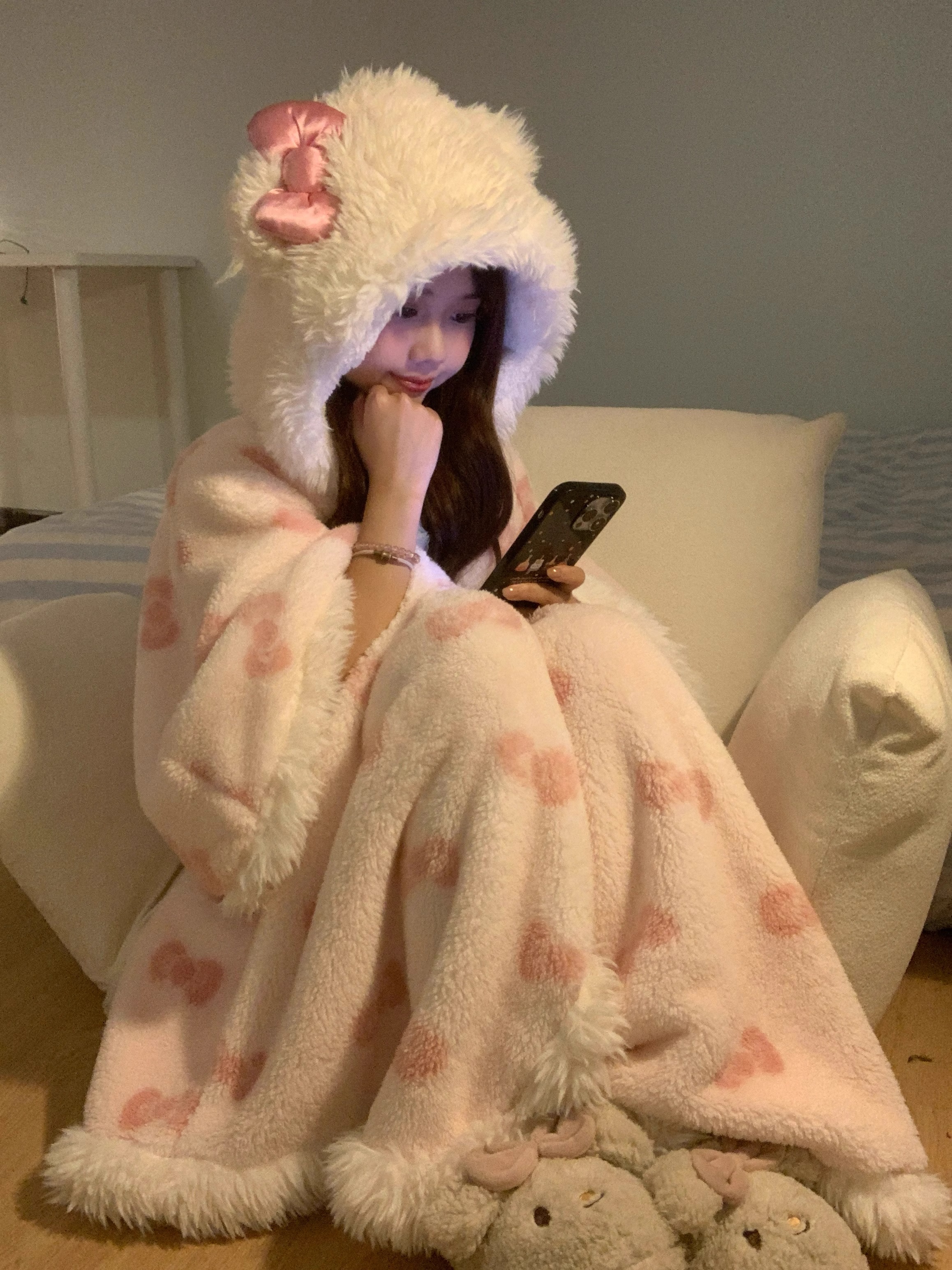 甜美Kitty猫珊瑚绒睡衣女款冬季加厚毛绒连帽睡袍大码睡裙