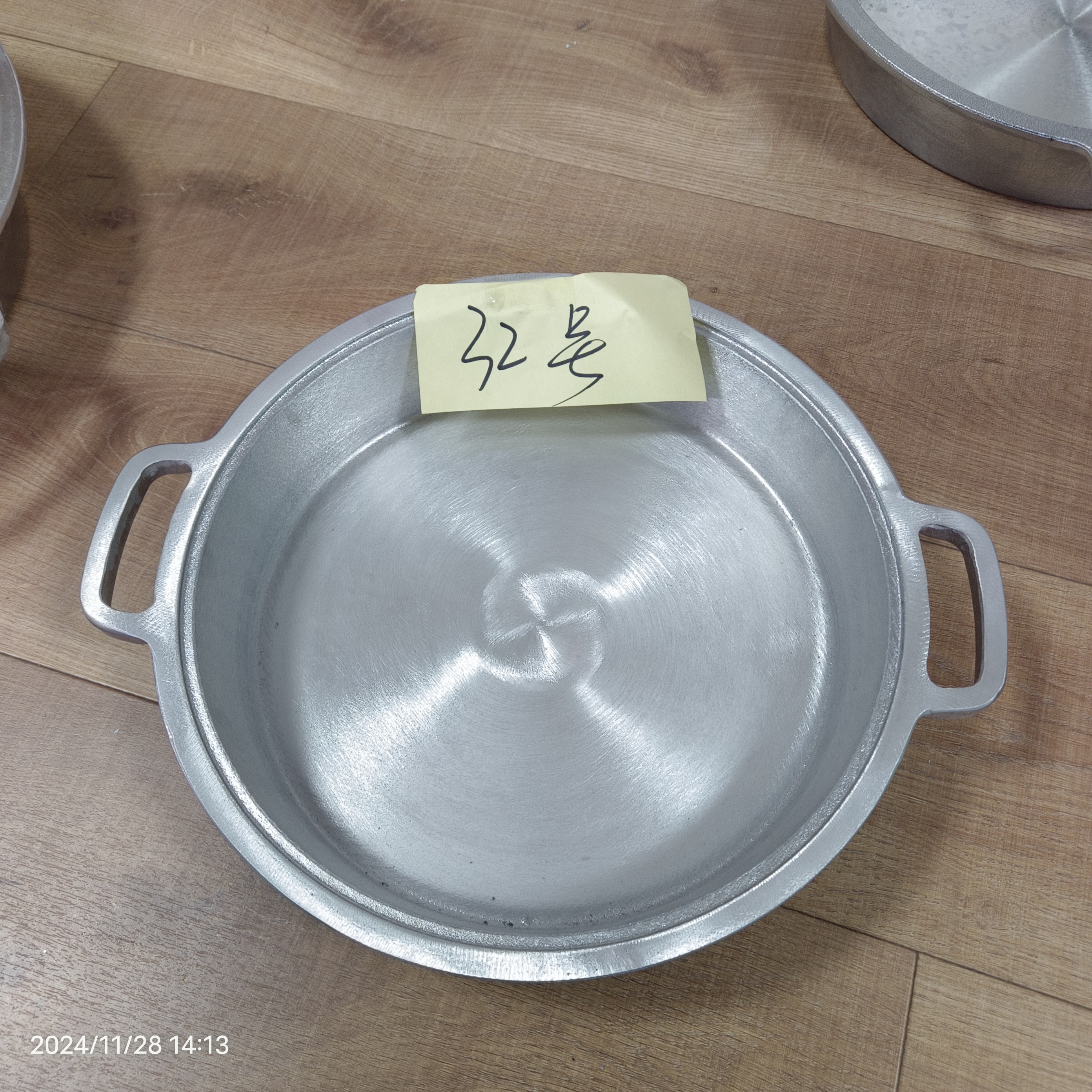 平邮32平底锅-无盖-铸造工艺，可能有气孔砂眼，介意勿拍-产地即墨