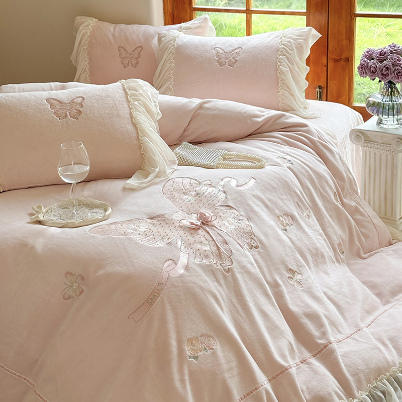 冬季粉色加厚牛奶绒床上四件套珊瑚绒公主风蝴蝶刺绣被套仙女床单