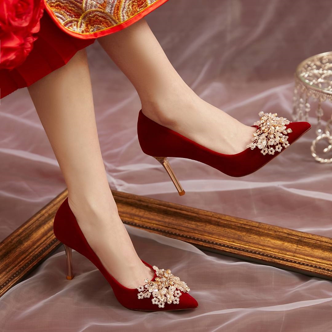 婚礼婚鞋新娘鞋2025年新款中式秀禾婚纱两穿红色订婚敬酒服高跟鞋