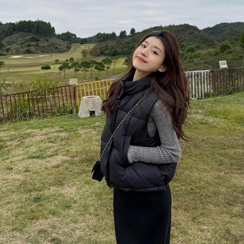 2025年冬季新款时尚气质设计感坎肩小个子无袖立领棉服马甲外套女