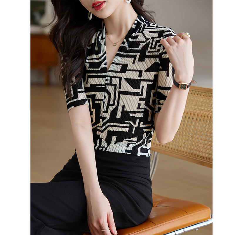 A570春夏V领印花格子五分袖女上衣2025新款中袖修身洋气半袖女