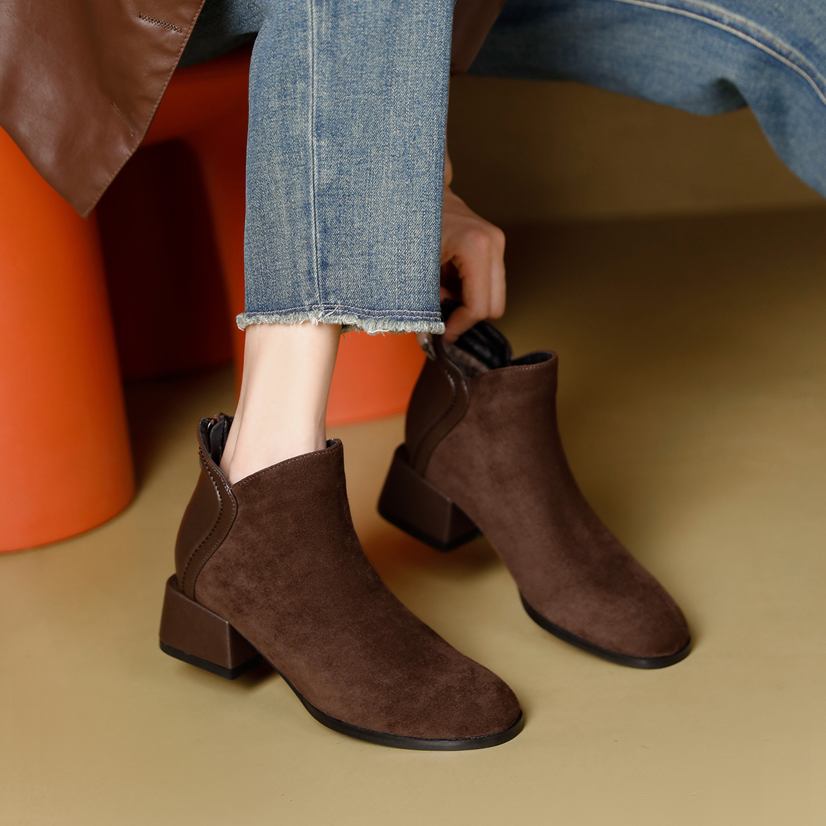 2025秋冬季新款磨砂短靴女粗跟中跟女鞋气质软皮踝靴单靴马丁靴子